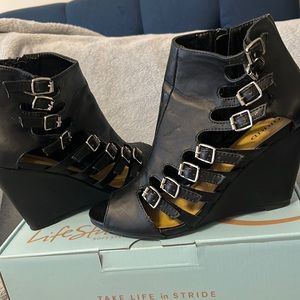 Torrid zipper peep toe wedge 8W